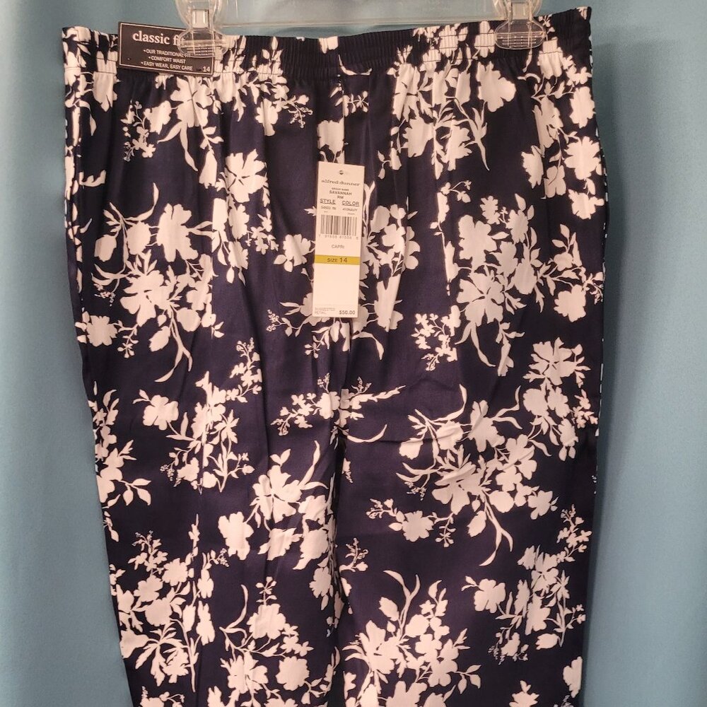 Alfred Dunner Classic Fit Navy Floral Capri Pants – Size 14 - NWT